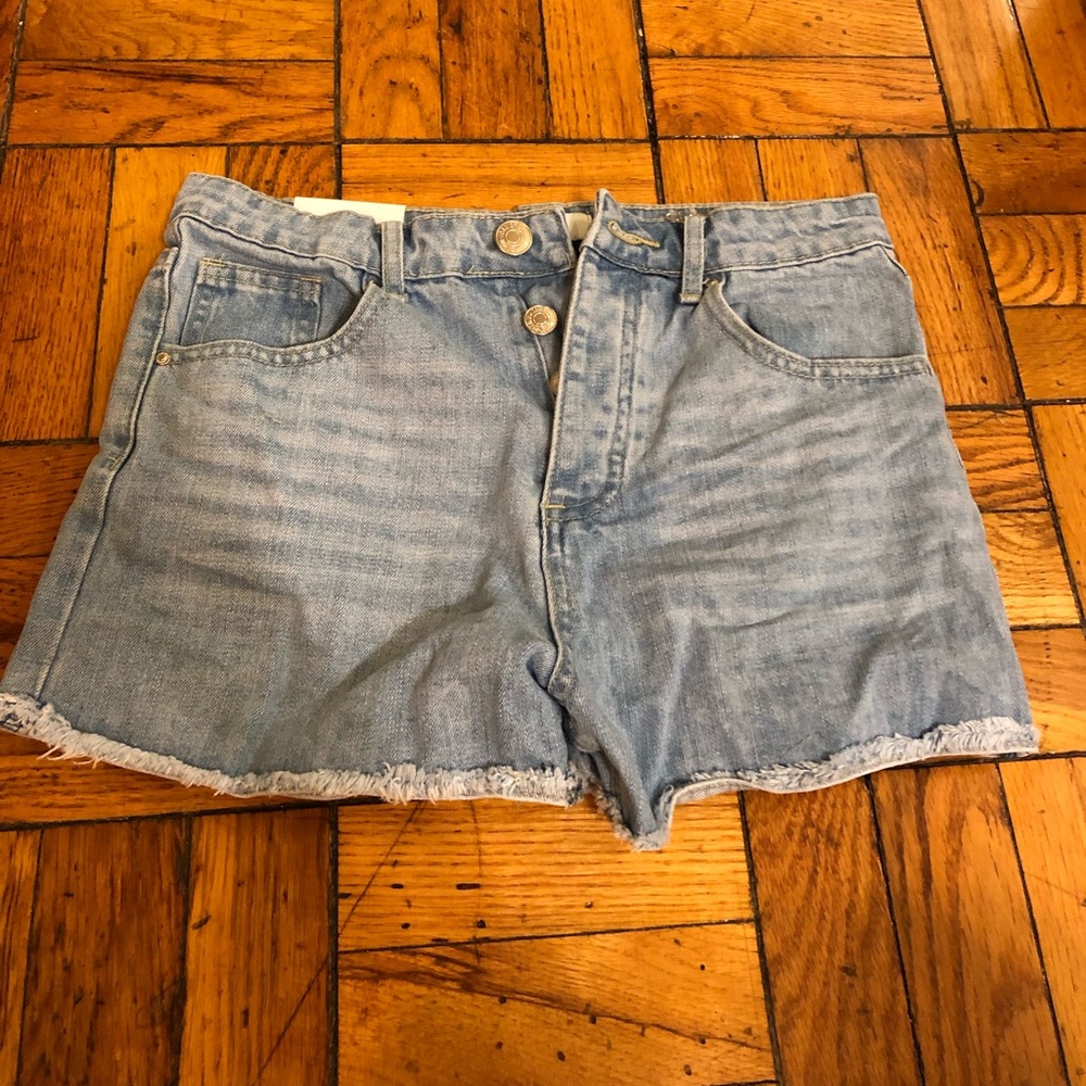 NEVER WORN shorts